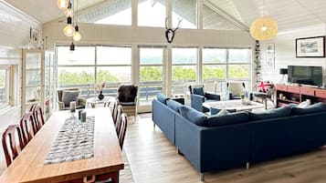 House | Dining