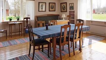 المنشأة من الداخل