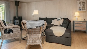 Room - Lush Holiday Home in Knebel With Rooftop Terrace (Knebel)