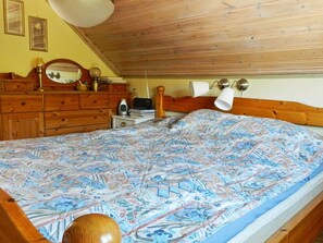 2 bedrooms, individually furnished - 6 Person Holiday Home in Lysekil (Lysekil)