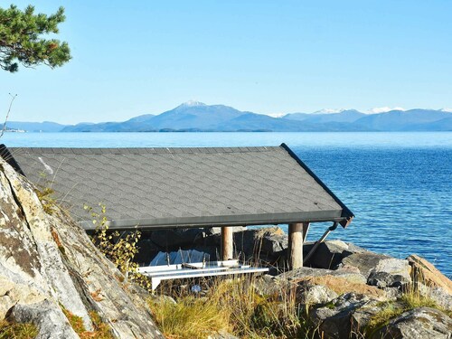 8 Person Holiday Home in Midsund