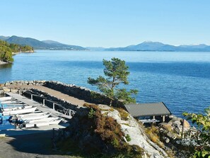 Beach - 8 Person Holiday Home in Midsund (Midsund)