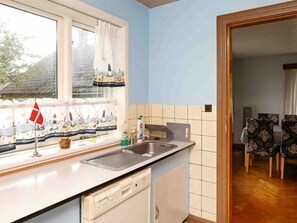 Fridge, microwave, dishwasher, coffee/tea maker