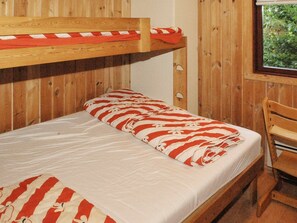 3 bedrooms, cribs/infant beds