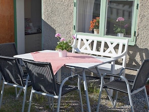 Outdoor dining - 3 Person Holiday Home in Hamburgsund (Hamburgsund)
