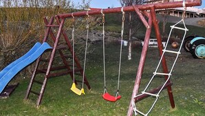 A wooden swing set with two swings and a slide. - 5 Person Holiday Home in Bud-by Traum (Hustadvika)