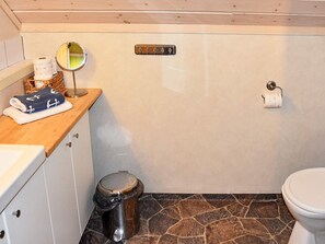 House | Bathroom - 5 Person Holiday Home in Bud-by Traum (Hustadvika)