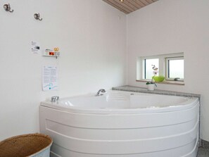 House | Spa treatment - 8 Person Holiday Home in Ebeltoft-by Traum (Ebeltoft)
