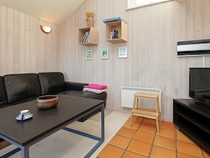 MP3 dock - Vibrant Holiday Home in Munkebo near Sea (Munkebo)