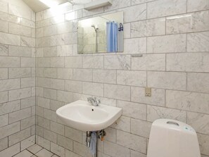 Bathroom - Vibrant Holiday Home in Munkebo near Sea (Munkebo)