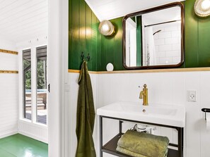 Bathtub