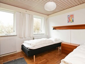 3 Schlafzimmer, Babybetten