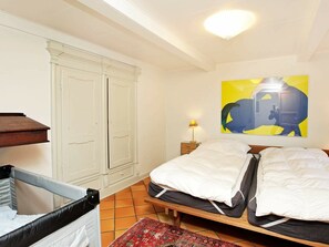 5 bedrooms, individually furnished