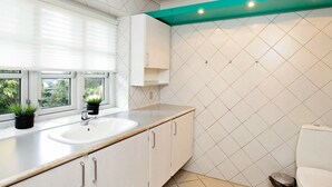 5 bedrooms, individually furnished - Modern Holiday Home in Nyborg on Sea (Nyborg)