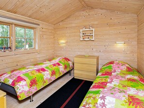3 bedrooms, cribs/infant beds