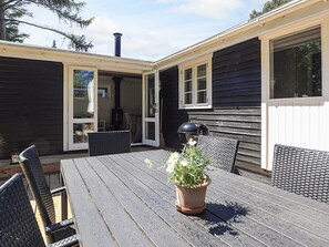 A patio with a table, chairs, and a potted plant. - 6 Person Holiday Home in Gilleleje-by Traum (Gilleleje)