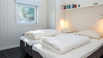 3 bedrooms, cribs/infant beds