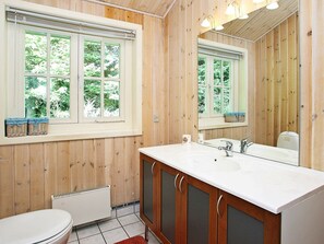 Bathroom - Classic Holiday Home in Hurup With Stereo Unit (Hurup Thy)