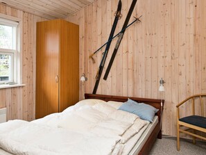 3 bedrooms, cots/infant beds - Secluded Holiday Home in Knebel With Stereo Unit (Knebel)