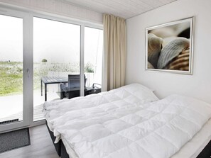 2 bedrooms, bed sheets