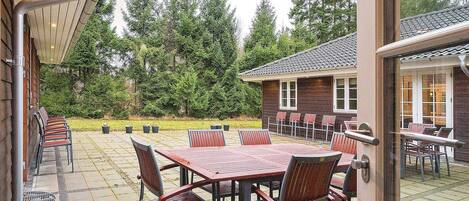 House | Outdoor dining