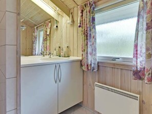 Bathroom - Classic Holiday Home in Nørre Nebel With Sauna (Norre Nebel)