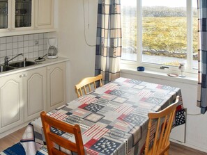 Private kitchen - 7 Person Holiday Home in Titran (Frøya)