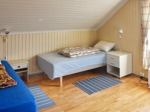3 bedrooms, individually furnished - 7 Person Holiday Home in Titran (Frøya)