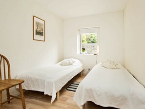 2 bedrooms, cribs/infant beds