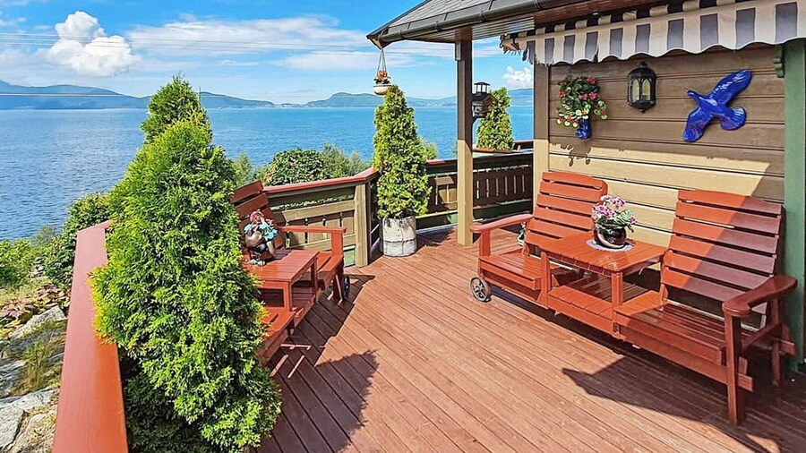 Holiday Home in Hundeidvik