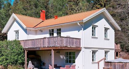 10 Person Holiday Home in Uddevalla