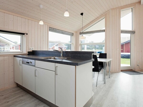 Casa | Cucina privata | Frigorifero, microonde, forno, piano cottura