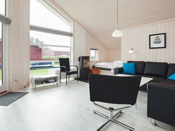 House | Living room | DVD player, MP3 dock