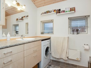 Bathroom - Amazing Holiday Home in Zealand Denmark With Terrace (Korsor)