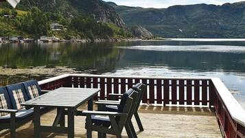 House | Outdoor dining