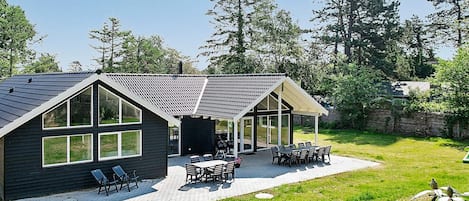 House | Outdoor dining
