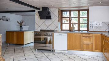 Casa | Cuina privada | Forn i trona