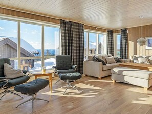 House | Living room | TV - 13 Person Holiday Home in Øyer (Øyer)