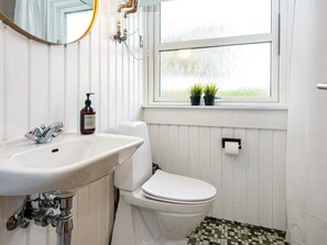 Bathroom - 5 Person Holiday Home in Ebeltoft (Ebeltoft)