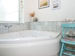 Spa treatment - Modern Holiday Home in Ebeltoft Jutland with Hot Tub (Ebeltoft)