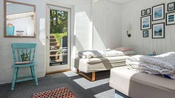 3 bedrooms, cribs/infant beds