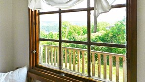 2 camere, con arredamento individuale, lenzuola