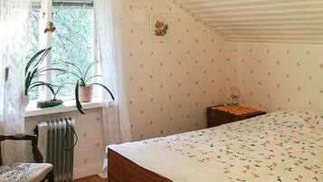 2 bedrooms, individually furnished, bed sheets