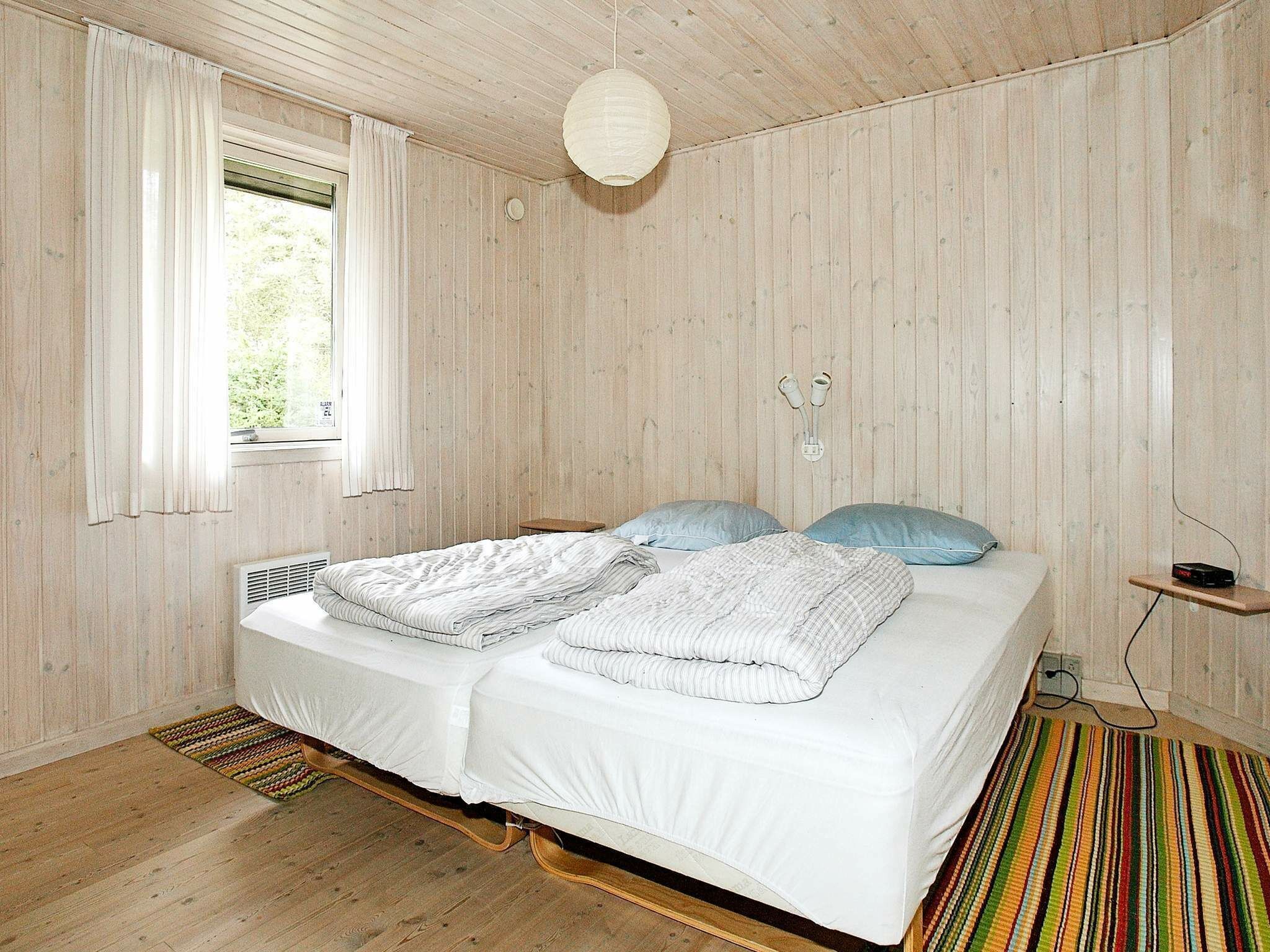 4 bedrooms, cots/infant beds