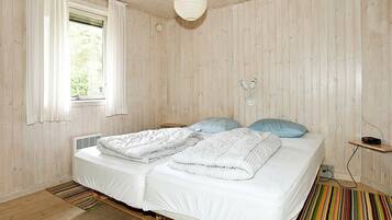 4 bedrooms, cots/infant beds
