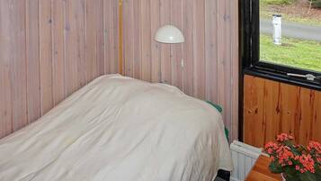 House | 3 bedrooms, individually furnished, bed sheets