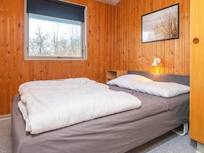 3 bedrooms, cribs/infant beds