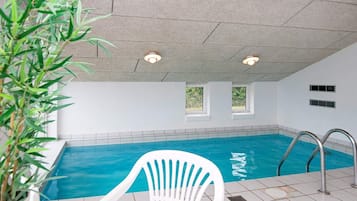 Hus | Basseng | Innendørsbasseng og utendørsbasseng