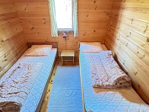 House | 2 bedrooms, individually furnished - 5 Person Holiday Home in Farsund (Farsund)