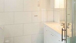 Bathroom - Holiday Home in Urangsvåg (Bomlo)
